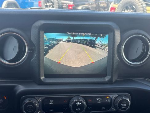 Used 2023 Jeep Wrangler Sahara image 12