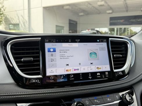 New 2026 Chrysler Pacifica Limited image 18