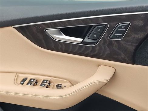 Used 2023 Audi Q8 Premium Plus image 26