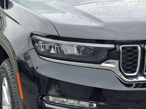 Used 2023 Jeep Grand Cherokee Limited AWD/4WD image 9