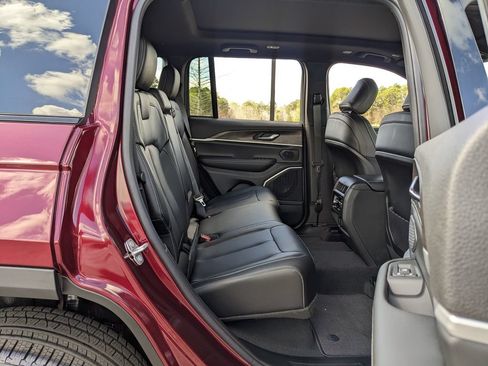 New 2026 Jeep Grand Cherokee Limited w/ Limited Altitude Package AWD/4WD image 45
