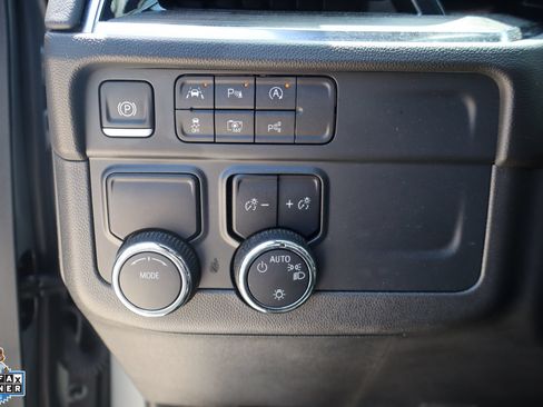 Used 2025 Chevrolet Suburban LT RWD image 15