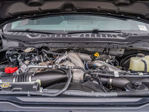 Certified 2025 Ford F250 Lariat w/ Black Appearance Package image 24