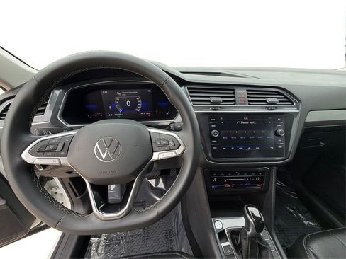 Used 2022 Volkswagen Tiguan SE FWD image 30