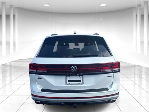 Certified 2024 Volkswagen Atlas Peak Edition SEL AWD/4WD image 4