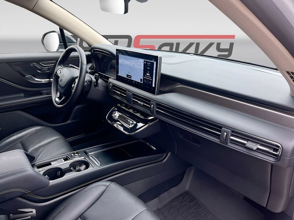 Used 2025 Lincoln Corsair Reserve FWD image 28