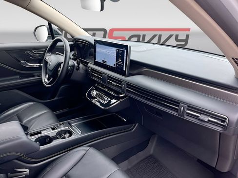 Used 2025 Lincoln Corsair Reserve FWD image 28