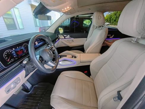 Used 2024 Mercedes-Benz GLS 580 4MATIC image 27