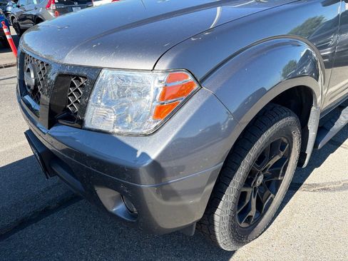 Used 2021 Nissan Frontier SV w/ Midnight Edition Floor Mats AWD/4WD image 2