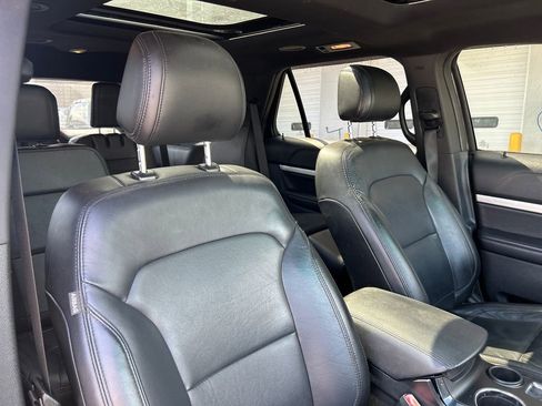 Used 2016 Ford Explorer XLT w/ Equipment Group 202A FWD image 15
