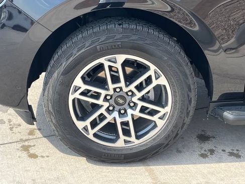 Used 2025 Ford Expedition Active AWD/4WD image 5