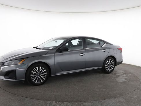 Used 2025 Nissan Altima 2.5 SV image 6