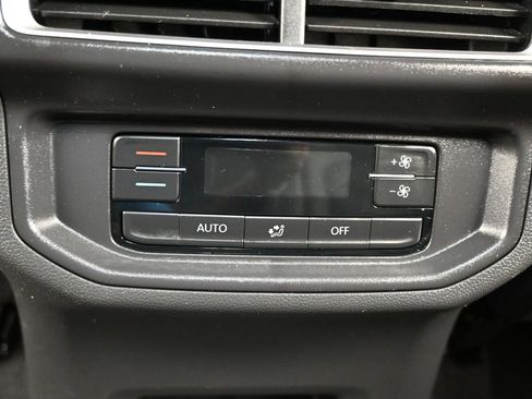 Used 2025 Volkswagen Atlas SE FWD image 33