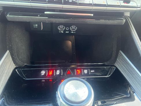 Used 2024 Jeep Wagoneer L Series II image 57