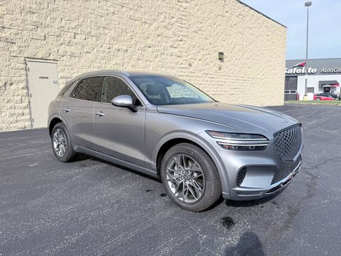Used 2025 Genesis GV70 2.5T AWD/4WD image 7