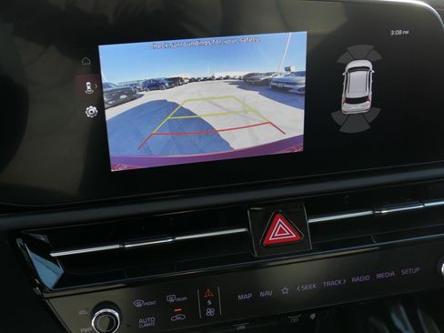 Used 2023 Kia Niro SX image 18