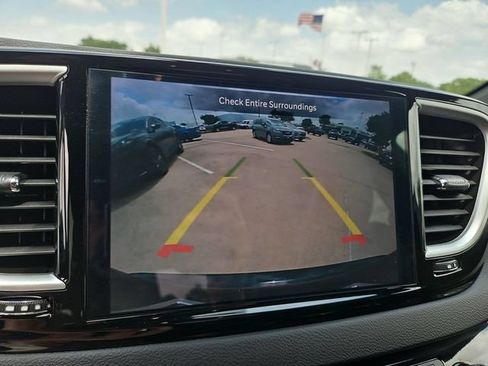 Used 2025 Chrysler Pacifica Select FWD image 14