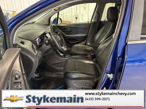 Used 2017 Chevrolet Trax LT w/ LT Convenience Package image 27