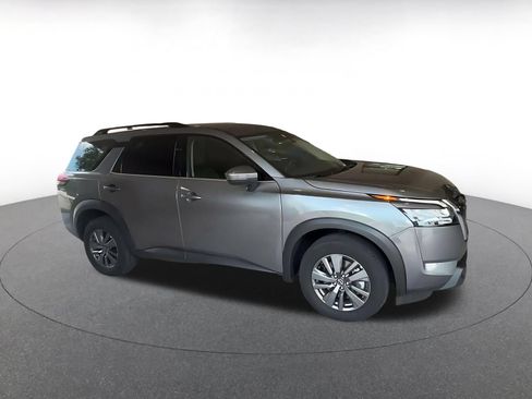 Used 2025 Nissan Pathfinder SV AWD/4WD image 2