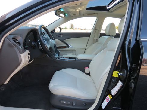 Used 2011 Lexus IS 250 4dr Sport Sdn RWD image 33