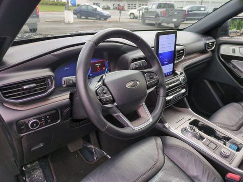 Used 2023 Ford Explorer Platinum w/ Technology Package AWD/4WD image 16