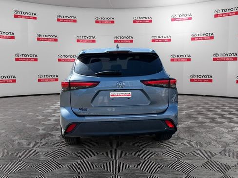 Used 2020 Toyota Highlander LE AWD/4WD image 6
