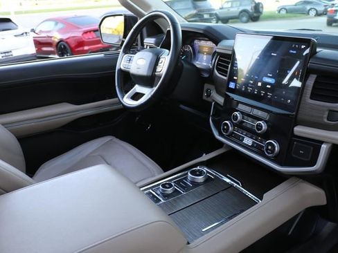 Used 2022 Ford Expedition Limited AWD/4WD image 12