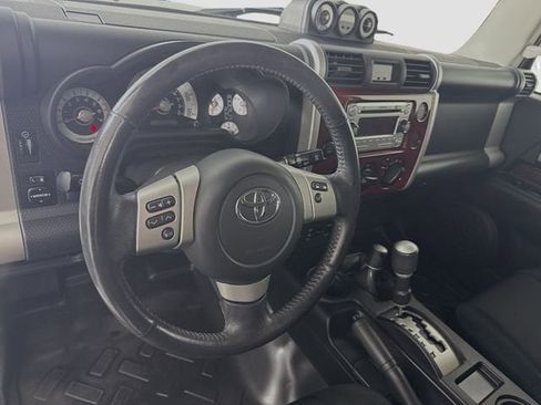 Used 2011 Toyota FJ Cruiser 4WD w/ Upgrade Pkg image 9