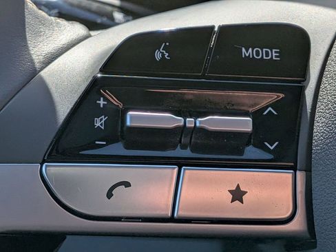 Used 2025 Hyundai Elantra SEL image 14