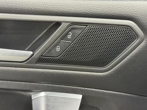 Used 2021 Volkswagen Tiguan SE image 23