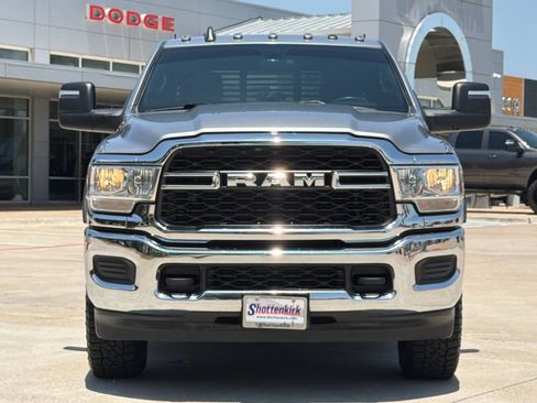 Used 2024 RAM 2500 Tradesman w/ Chrome Appearance Group AWD/4WD image 2