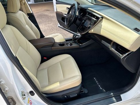 Used 2017 Toyota Avalon Touring FWD image 17