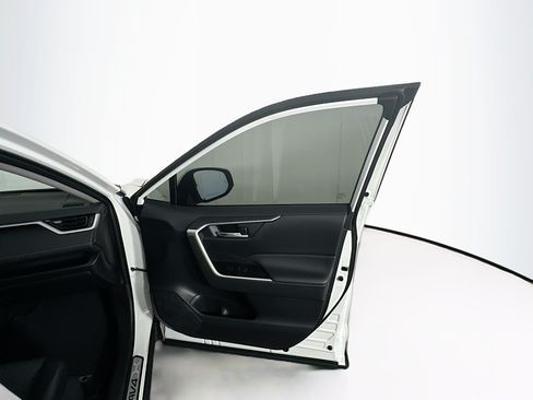 Used 2025 Toyota RAV4 XLE w/ Convenience Package FWD image 32