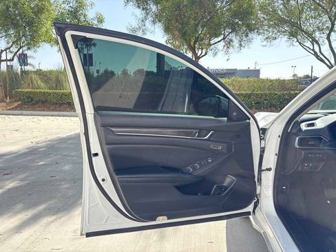 Used 2020 Honda Accord Touring image 17