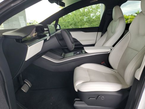 Used 2022 Tesla Model X Plaid image 18