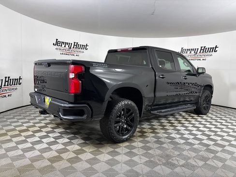 Used 2024 Chevrolet Silverado 1500 LT Trail Boss w/ Dark Appearance Package AWD/4WD image 4