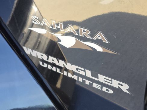 Used 2017 Jeep Wrangler Unlimited Sahara w/ Max Tow Package image 10