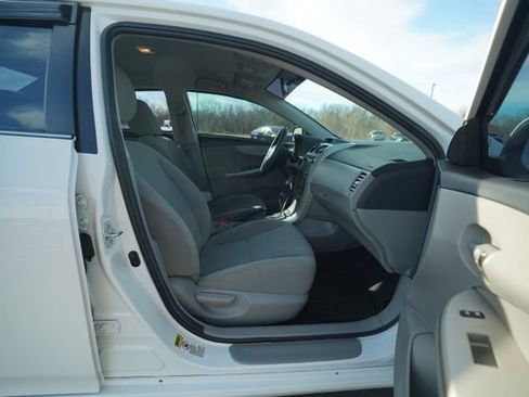 Used 2013 Toyota Corolla LE image 19