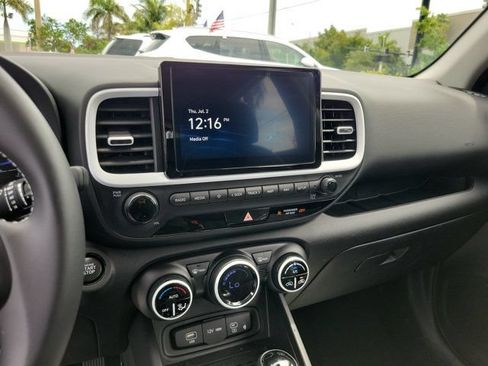 Used 2025 Hyundai Venue Limited FWD image 23