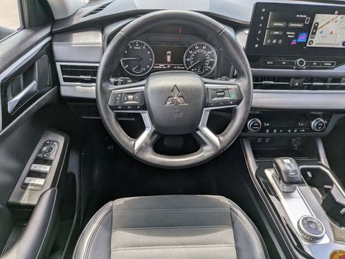 Used 2025 Mitsubishi Outlander SE FWD image 15