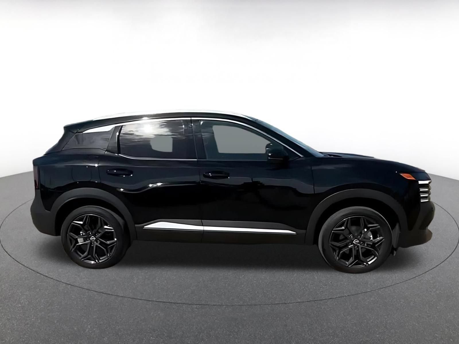 Used 2026 Nissan Kicks SR FWD image 13