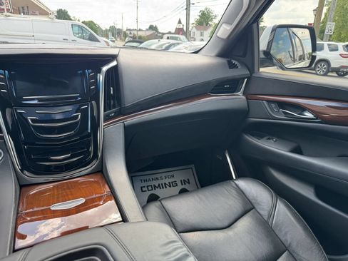Used 2018 Cadillac Escalade ESV Luxury AWD/4WD image 64