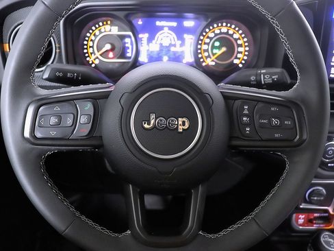 Used 2025 Jeep Gladiator Mojave w/ Safety Group AWD/4WD image 16