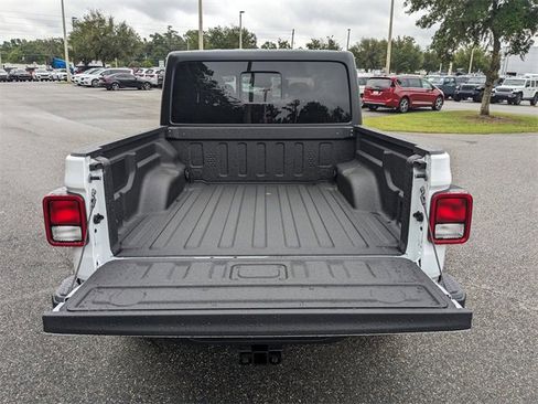 New 2025 Jeep Gladiator Sport image 13