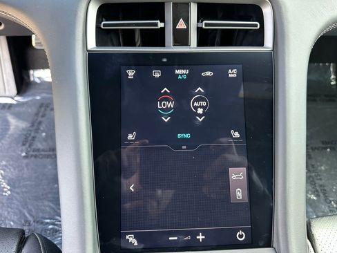 Used 2025 Porsche Taycan image 23