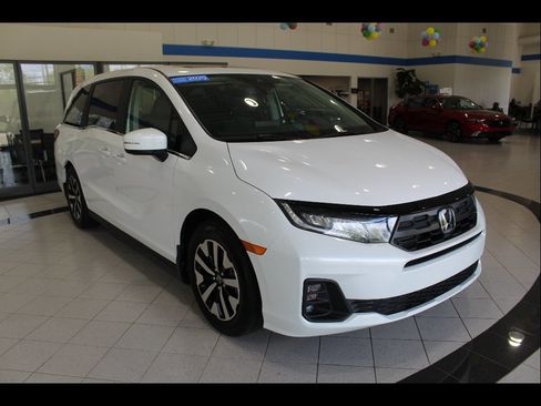 Certified 2025 Honda Odyssey EX-L image 3