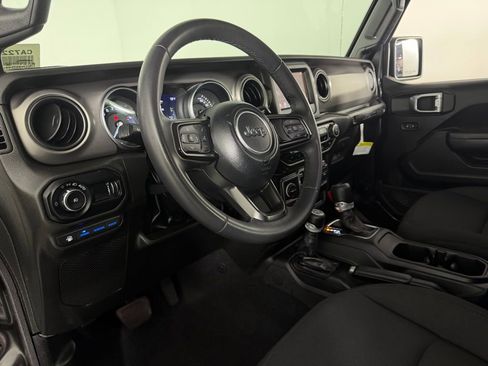 Used 2023 Jeep Wrangler Unlimited w/ Convenience Group image 19