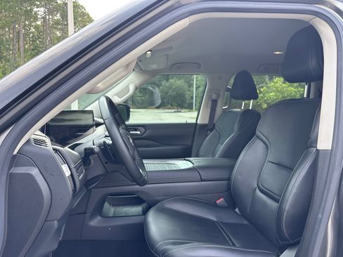 Used 2025 Nissan Armada SV RWD image 4
