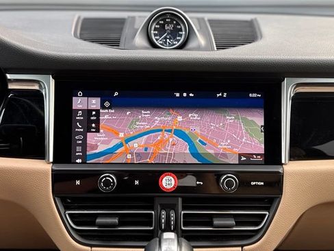 Certified 2022 Porsche Macan S AWD/4WD image 30