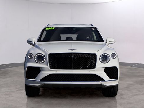 Used 2025 Bentley Bentayga Extended Wheelbase AWD/4WD image 2